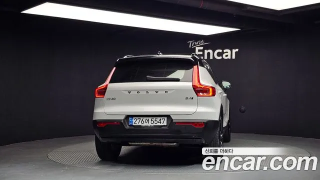 Volvo XC40 2021 — фото 4