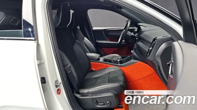 Volvo XC40 2021 — фото 10