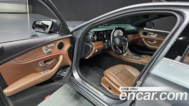 Mercedes-Benz E-Class 2021 — фото 11