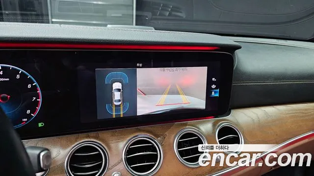 Mercedes-Benz E-Class 2021 — фото 17