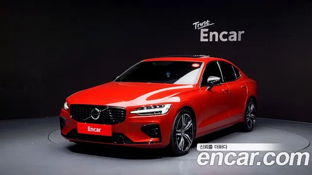 Volvo S60 2022 — фото 1