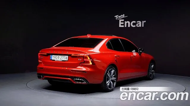 Volvo S60 2022 — фото 2
