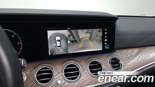 Mercedes-Benz E-Class 2022 — фото 16