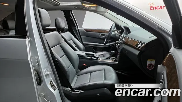 Mercedes-Benz E-Class 2011 — фото 10