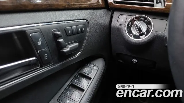 Mercedes-Benz E-Class 2011 — фото 18