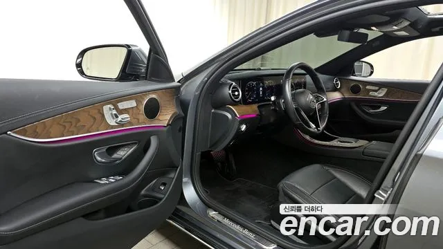 Mercedes-Benz E-Class 2022 — фото 11