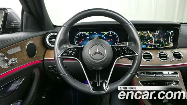 Mercedes-Benz E-Class 2022 — фото 13