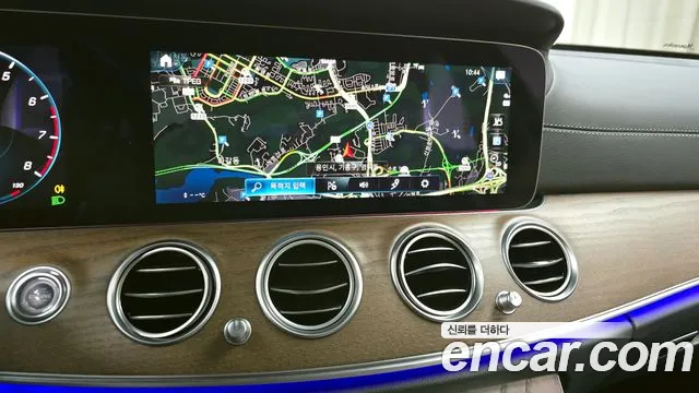 Mercedes-Benz E-Class 2022 — фото 14