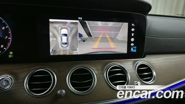 Mercedes-Benz E-Class 2022 — фото 15