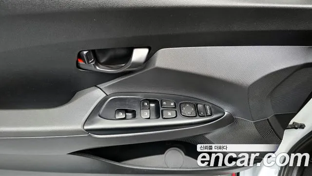 Hyundai Veloster 2019 — фото 17