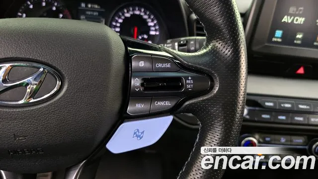Hyundai Veloster 2019 — фото 18