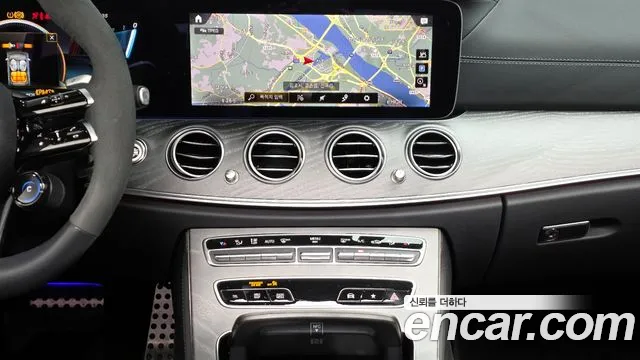 Mercedes-Benz E-Class 2023 — фото 14