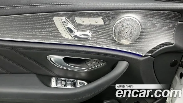 Mercedes-Benz E-Class 2023 — фото 18