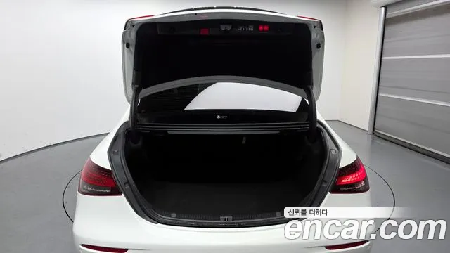 Mercedes-Benz E-Class 2023 — фото 20