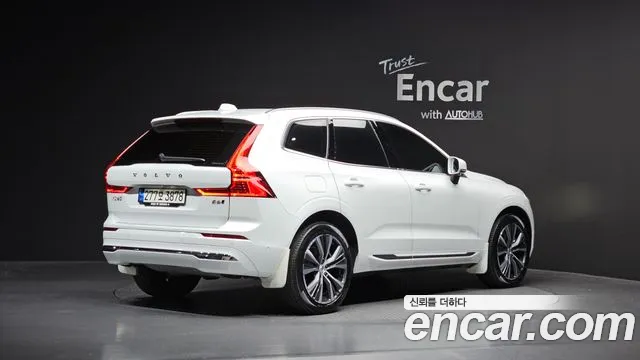 Volvo XC60 2022 — фото 2