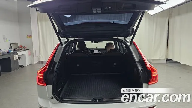 Volvo XC60 2022 — фото 20