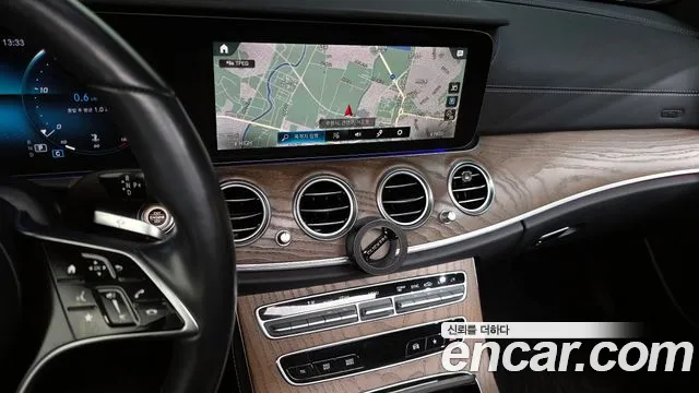 Mercedes-Benz E-Class 2021 — фото 14