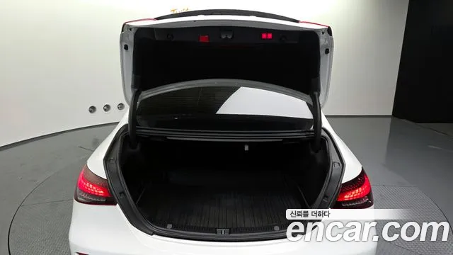 Mercedes-Benz E-Class 2021 — фото 20