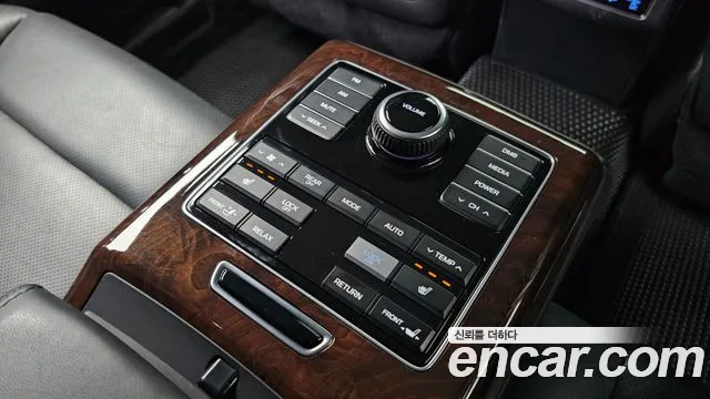 Hyundai Equus 2013 — фото 19