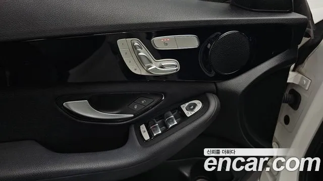 Mercedes-Benz C-Class 2019 — фото 17
