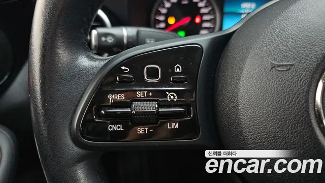 Mercedes-Benz C-Class 2019 — фото 18