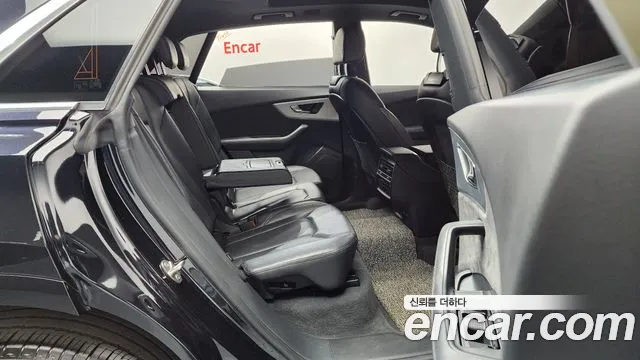 Audi Q8 2021 — фото 11