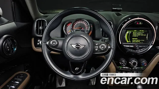 Mini Countryman 2018 — фото 13