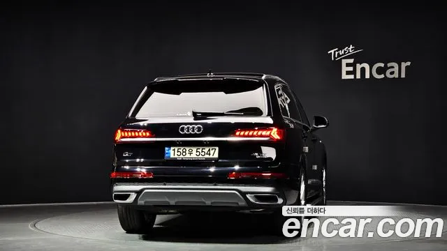 Audi Q7 2021 — фото 4