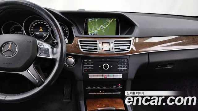 Mercedes-Benz E-Class 2016 — фото 14