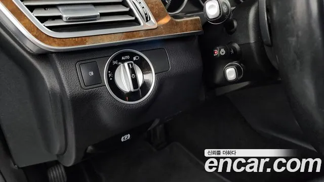 Mercedes-Benz E-Class 2016 — фото 17