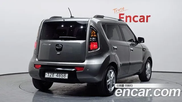 Kia Soul 2010 — фото 2