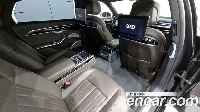 Audi A8 2021 — фото 12