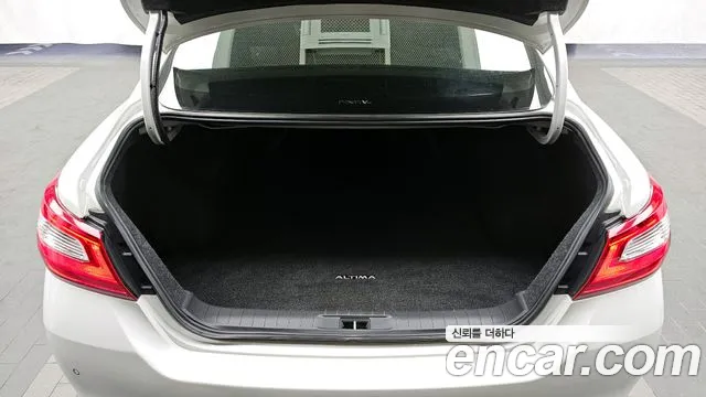Nissan Altima 2017 — фото 20