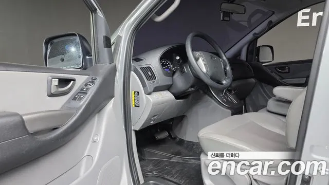 Hyundai Starex 2019 — фото 11