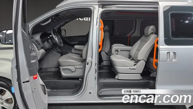 Hyundai Starex 2019 — фото 17