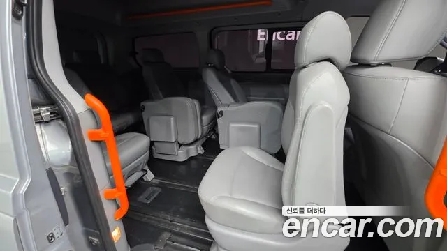 Hyundai Starex 2019 — фото 18