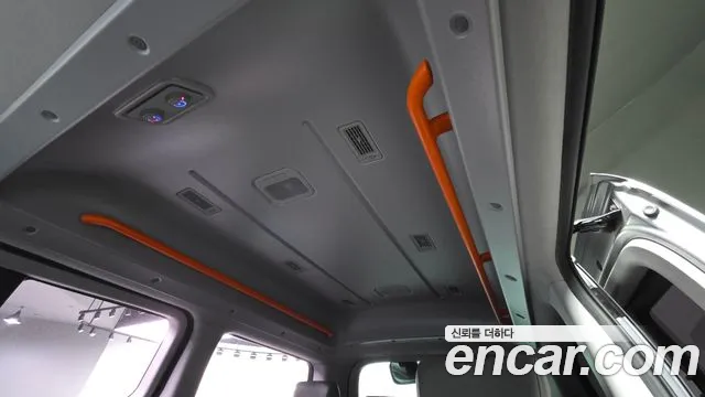 Hyundai Starex 2019 — фото 19