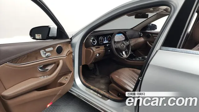 Mercedes-Benz E-Class 2017 — фото 10