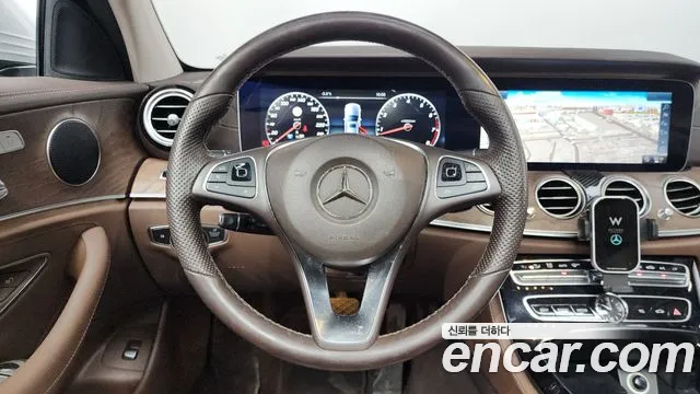 Mercedes-Benz E-Class 2017 — фото 13