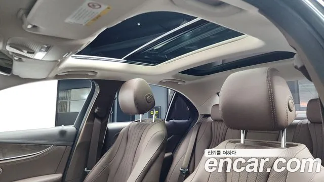 Mercedes-Benz E-Class 2017 — фото 18