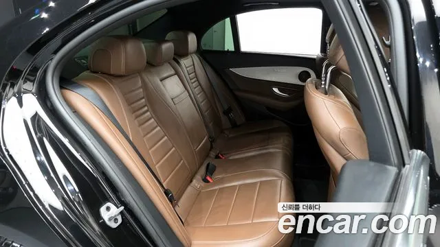 Mercedes-Benz E-Class 2021 — фото 11