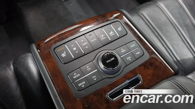 Hyundai Equus 2010 — фото 17
