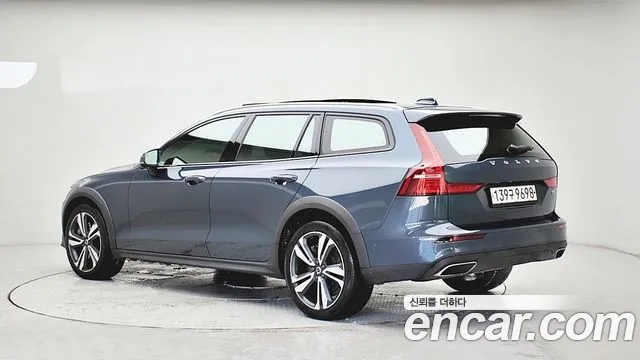 Volvo V60 2020 — фото 2