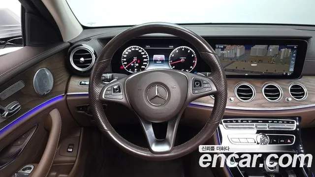 Mercedes-Benz E-Class 2018 — фото 12