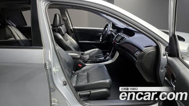 Honda Accord 2017 — фото 10