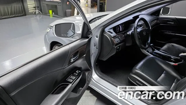 Honda Accord 2017 — фото 11