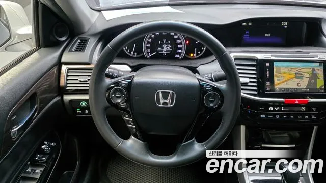 Honda Accord 2017 — фото 13