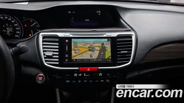 Honda Accord 2017 — фото 16