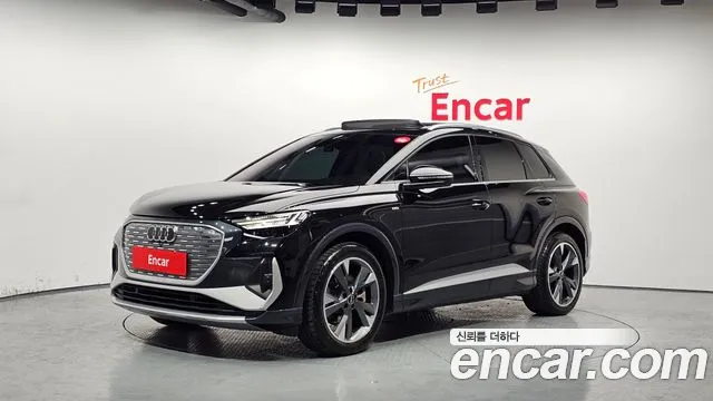 Audi Q4 e-tron 2023 — фото 1