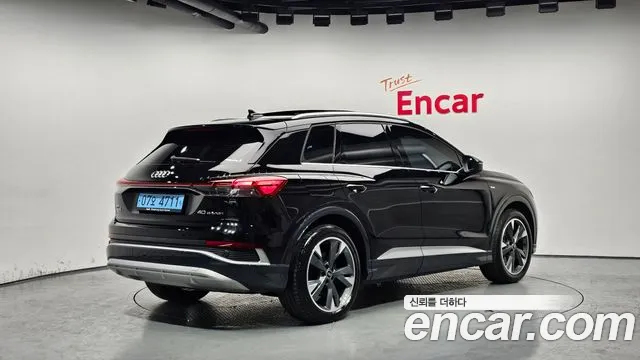Audi Q4 e-tron 2023 — фото 2